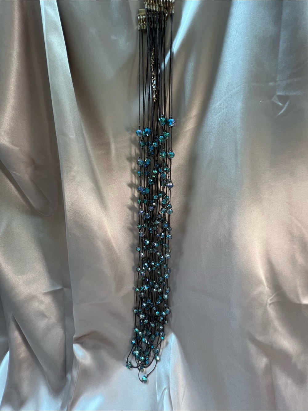 Multi color beaded 16” drop necklace.  Lightweight.